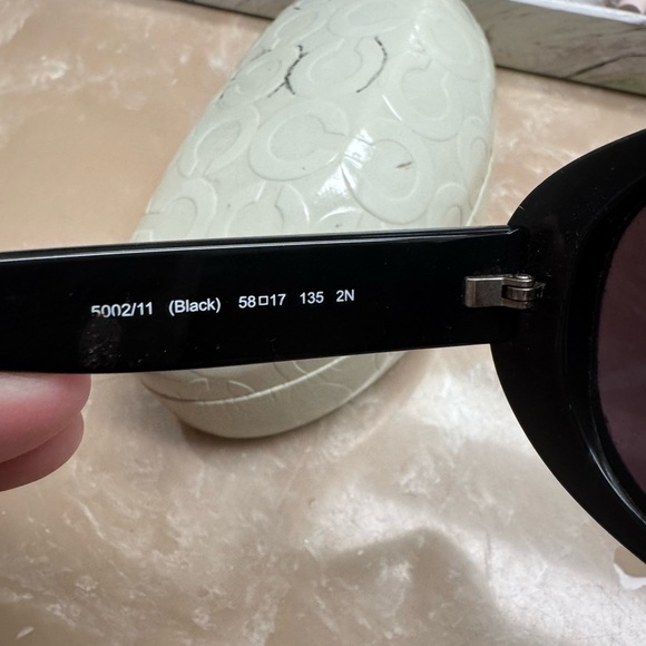 COACH sunglasses with case - Picture 6 of 7